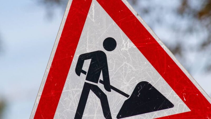 Bauarbeiten in Krefeld-Hüls: Cäcilienstraße erhält neue Asphaltdecke