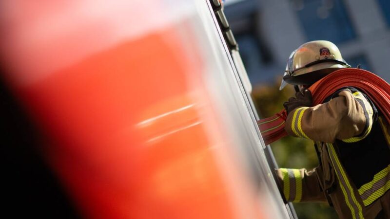 Einsätze am Wochenende: Polizei sucht nach Ursachen für mehrere Brände in Duisburg