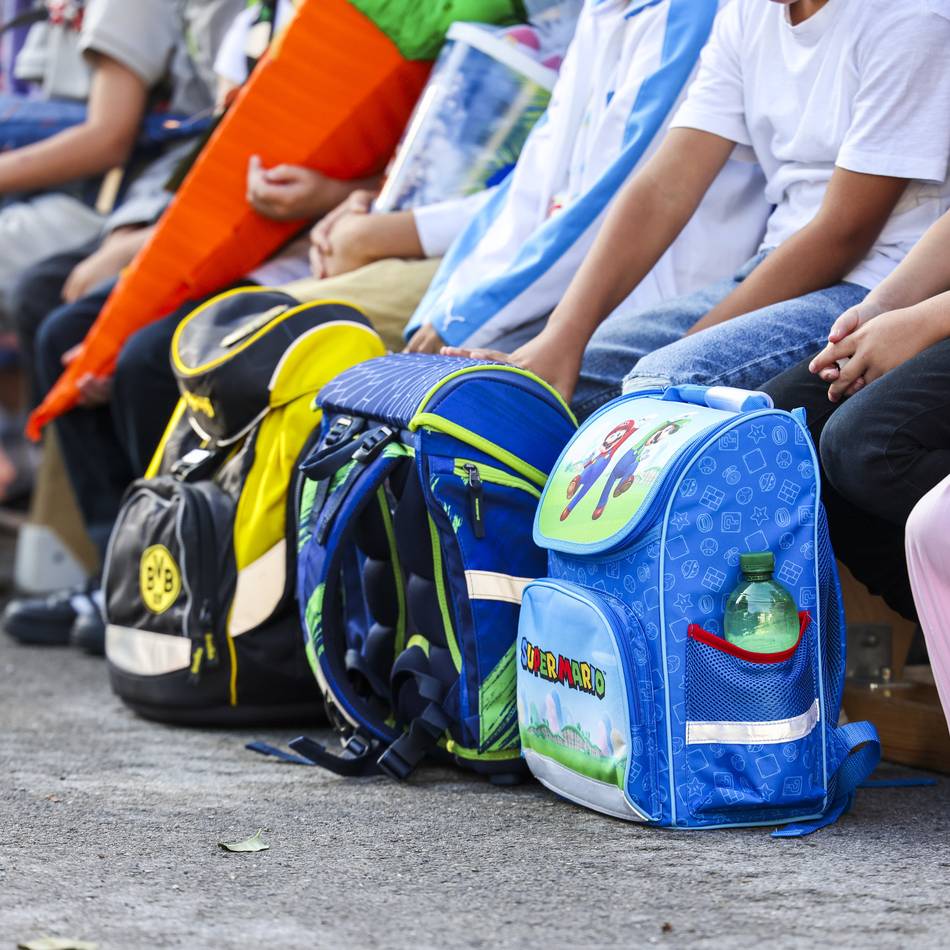 Der Kreis Mettmann verteilt ein nachhaltiges Hausaufgabenheft: 10.000 Möhrchenhefte für die Grund- und Förderschulen