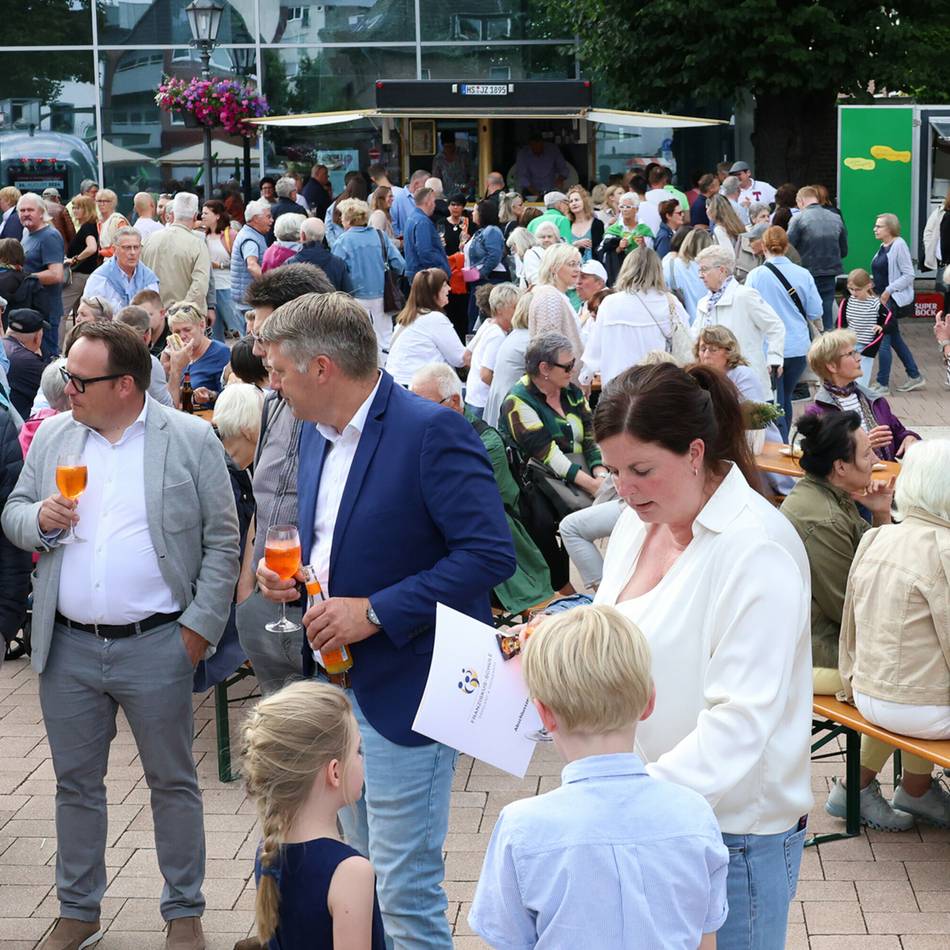 „Heimatliebe“-Aktion: RP-Stand auf dem Erkelenzer Abendmarkt