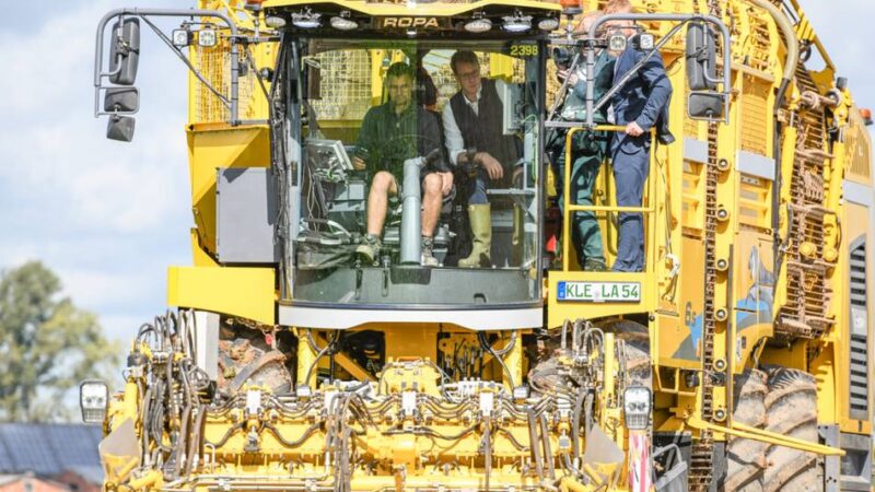 Landwirtschaft im Kreis Kleve: „Eine Stärke unseres Standortes“ – Ministerpräsident Wüst bei der Rübenernte