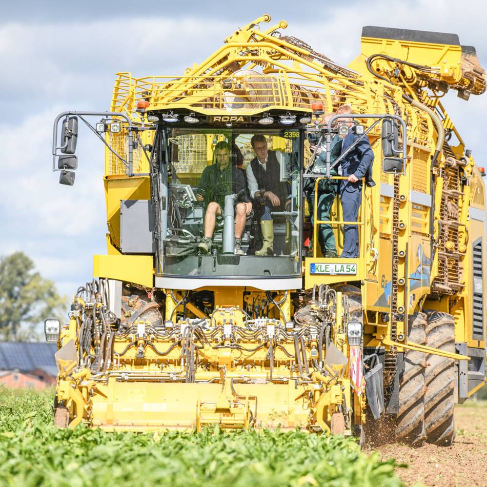 Landwirtschaft im Kreis Kleve: „Eine Stärke unseres Standortes“ – Ministerpräsident Wüst bei der Rübenernte