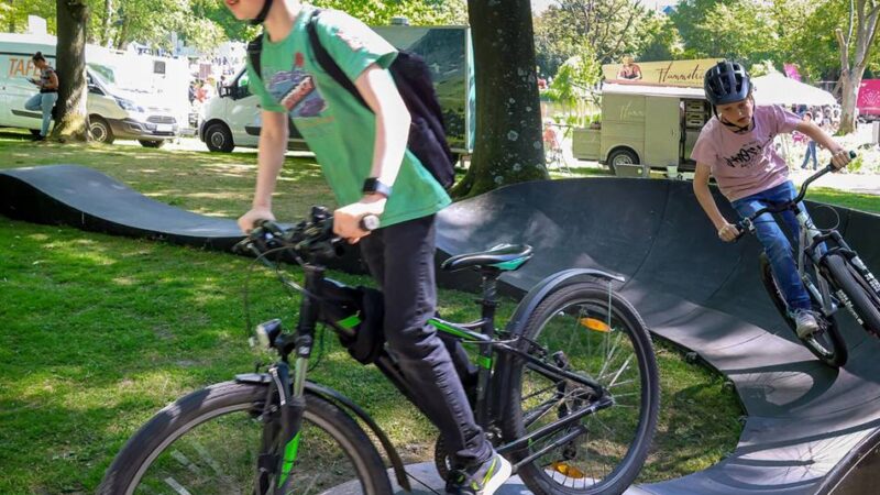 Am Adam-Stegerwald-Hof in Erkelenz: Neue Pumptrack-Anlage wird feierlich eröffnet