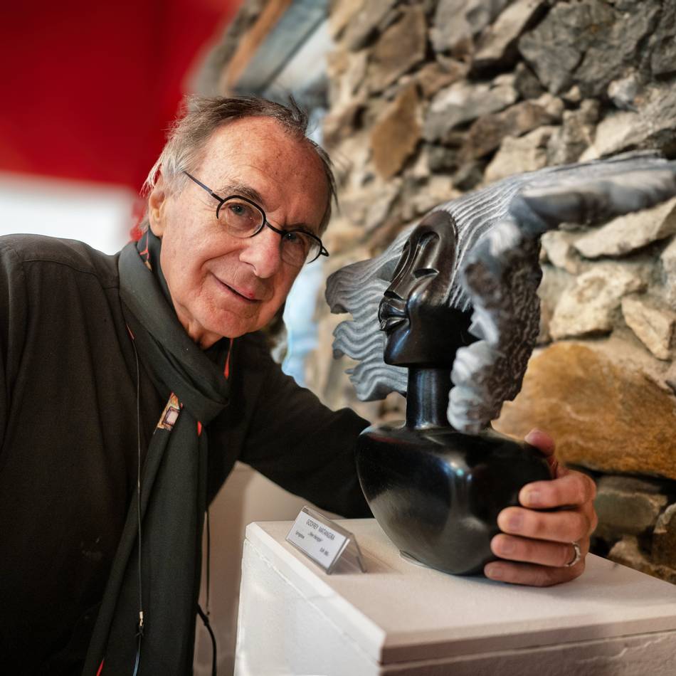 Ausstellung in Langenfeld: „Mit Steinen im Gespräch“ – Bildhauerkunst aus Zimbabwe in der Wasserburg