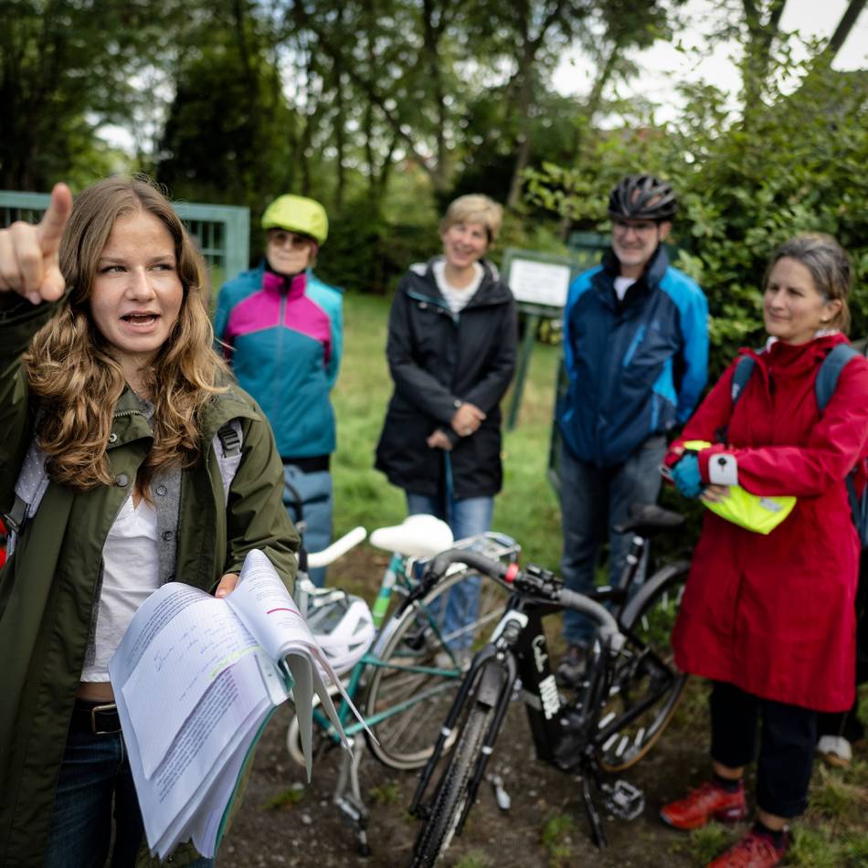 Volkshochschule Langenfeld: Fahrradtour gegen das Vergessen – Erinnerung an NS-Verbrechen