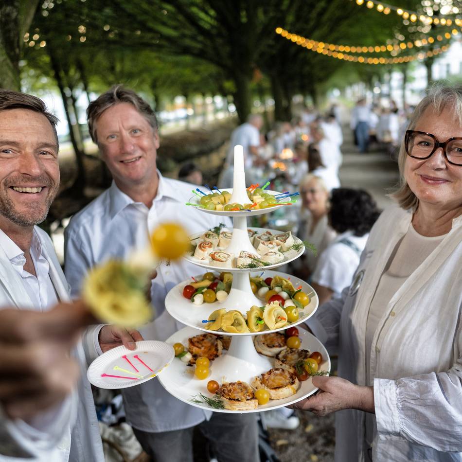 Protest in geselliger Runde: White Dinner für den Erhalt der Wiembachallee