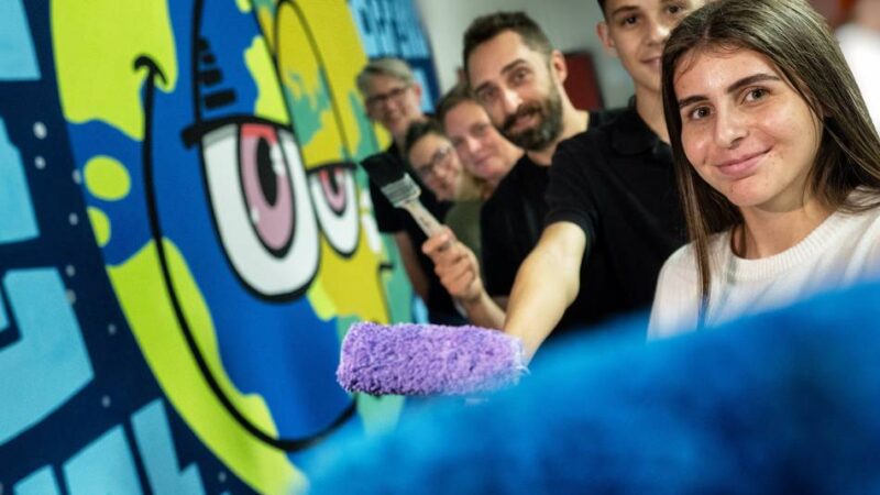 Ulla-Hahn-Gesamtschule: Monheimer Schüler gestalten Wandgemälde zum Klimaschutz