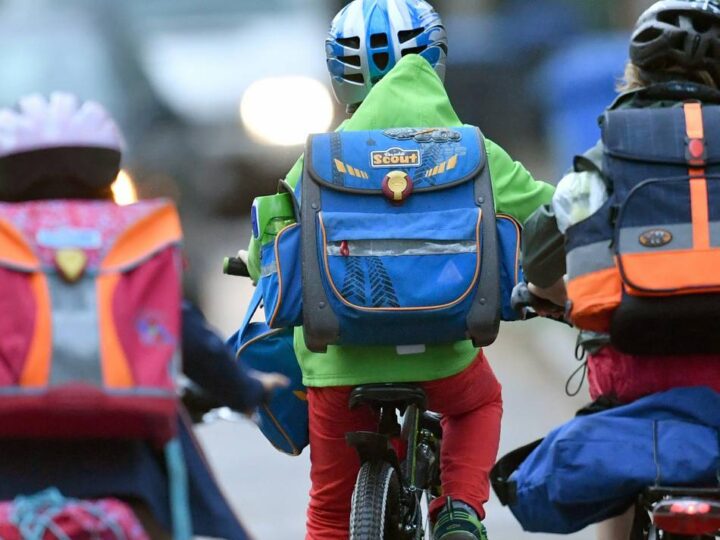 Besondere Aktion: Liebfrauenschüler: Helm schützt Leben