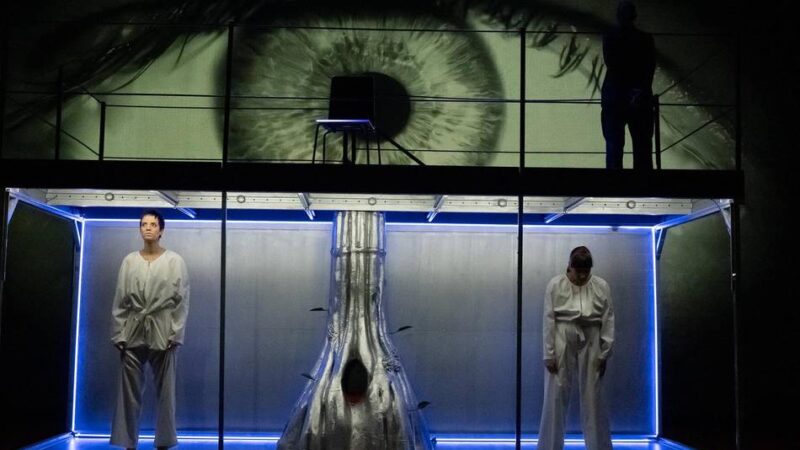 Premiere im Krefelder Stadttheater: Zwischen Macht und Ohnmacht