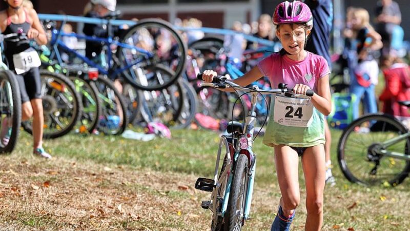 Jung, ehrgeizig und fair: Hildener Schülertriathlon fördert die Freude am Sport