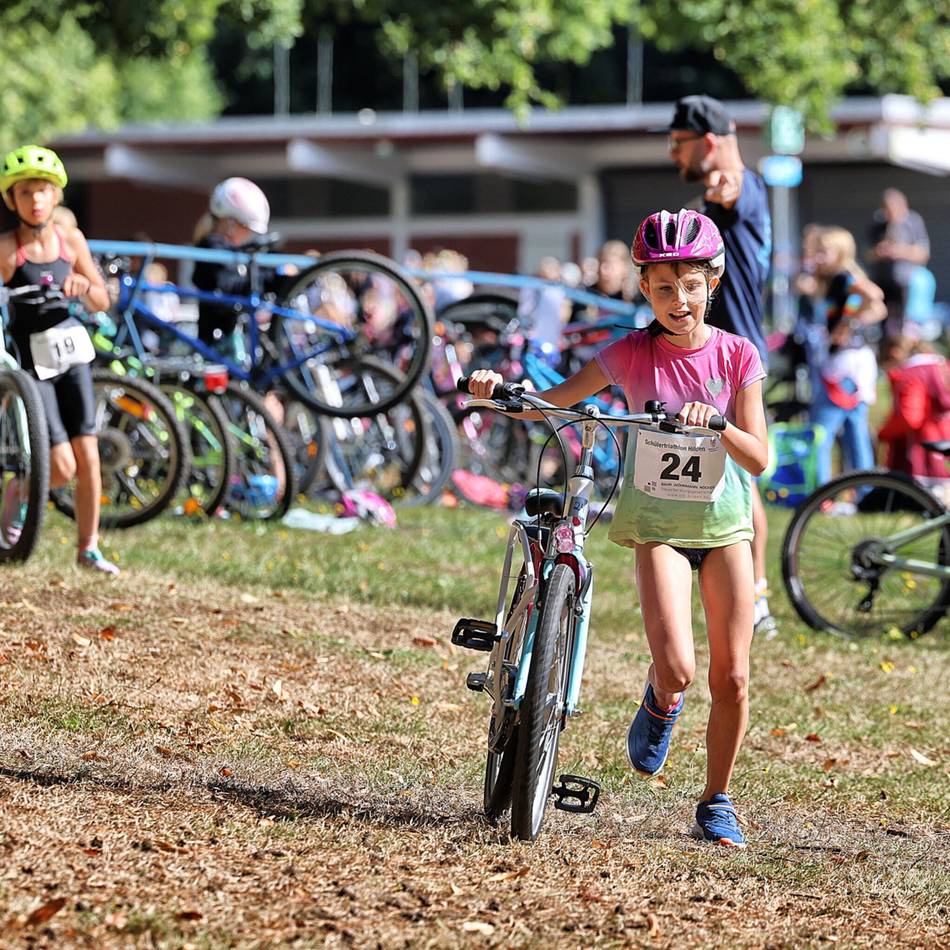 Jung, ehrgeizig und fair: Hildener Schülertriathlon fördert die Freude am Sport