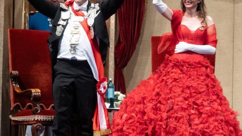 Krönungsball 2025 in Neuss: Ein Kleid wird zum Ereignis