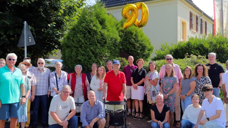 Jubiläum in Rheinberg: Die Pumpennachbarschaft „FoKo’s“ feierte ihr 90-jähriges Bestehen