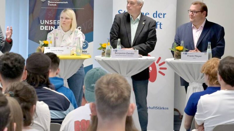 Kommunalwahl 2025 in Krefeld: OB-Kandidaten stellen sich Fragen von Auszubildenden