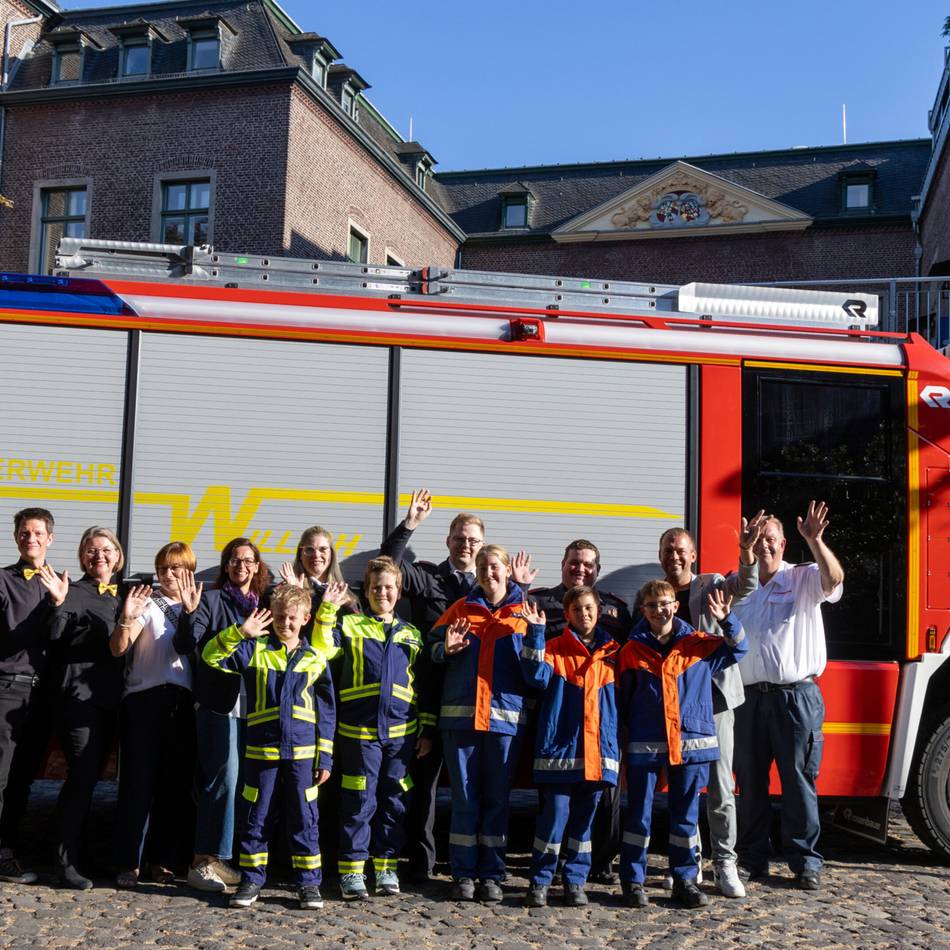 Spendenübergabe in Willich: „Die Krähen“ unterstützen die Jugendfeuerwehr