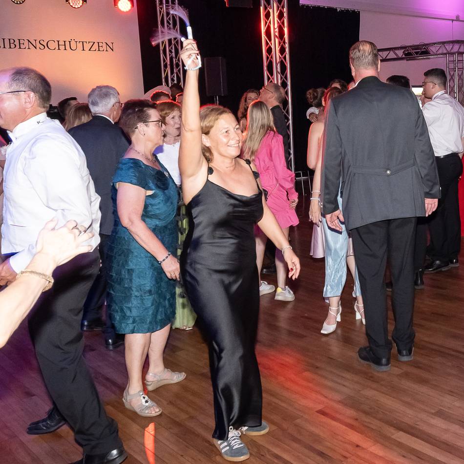 Schieveball im Neusser Landestheater: Elegante Partystimmung beim Ball der Scheibenschützen