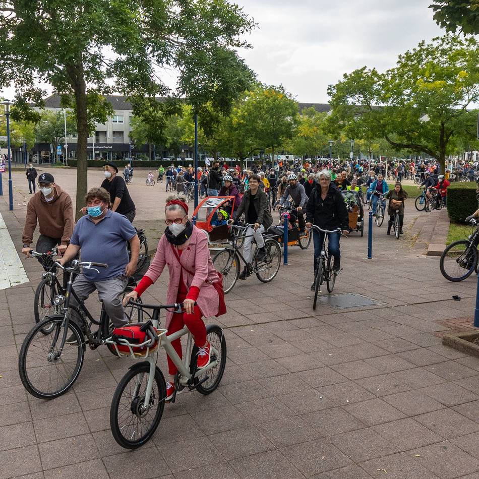 „Fridays for Future“: Klimaschutz: Fahrraddemo zum Rathaus