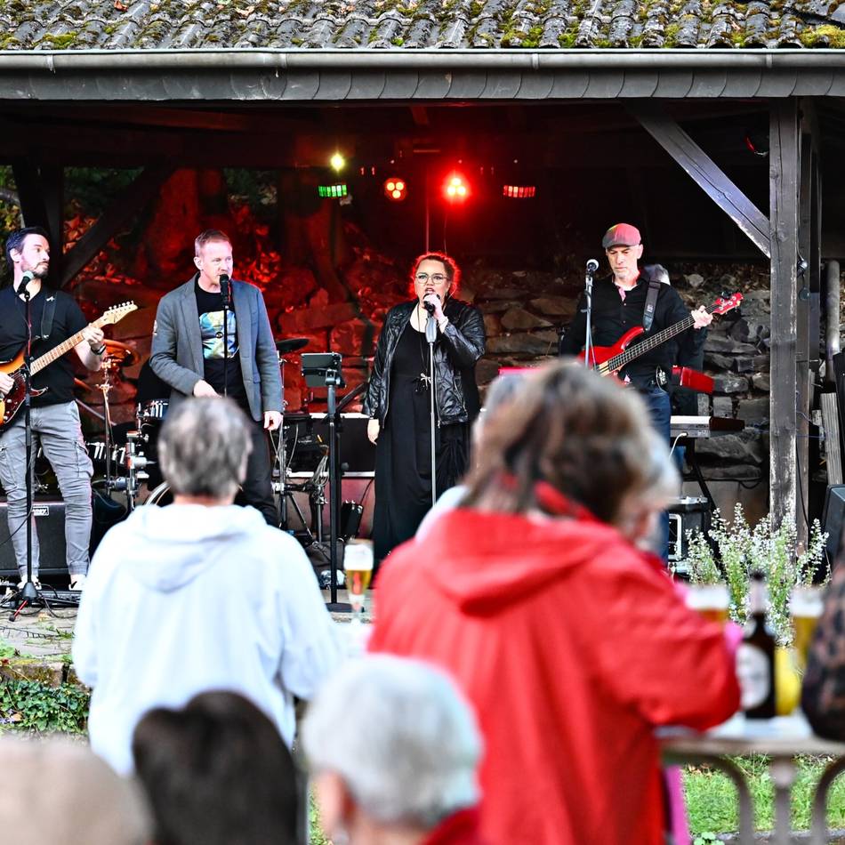 Konzert in Radevormwald: „Beatify“ rocken die Dorfgemeinschaft