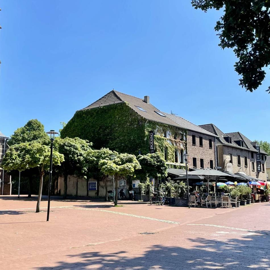Herbstmarkt in Schwalmtal: Herbstliches Treiben auf dem Marktplatz in Waldniel