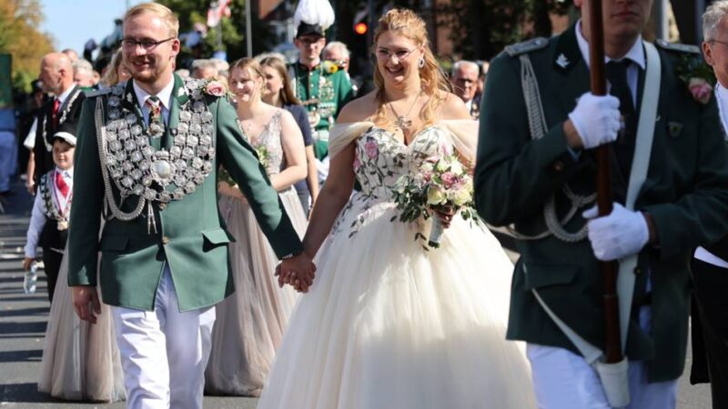 Schützenfest 2025 in Grevenbroich: Schützen feiern mit Extra-Marschblock zum Stadtjubiläum