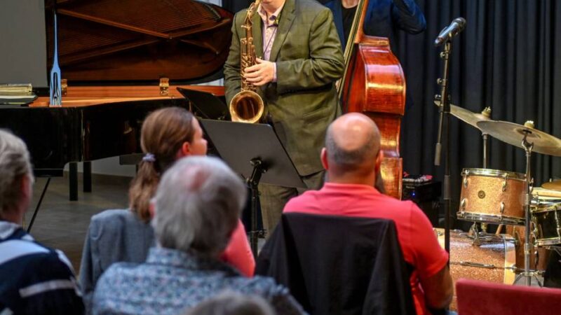 Konzert in der „Haltestelle“ in Kempen: Swingmeister beeindrucken mit furiosem Bühnenspiel
