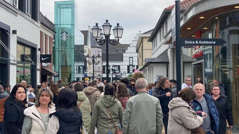 Acht Millionen Besucher pro Jahr: Bahn drängt auf bessere Anbindung des Designer Outlets in Roermond