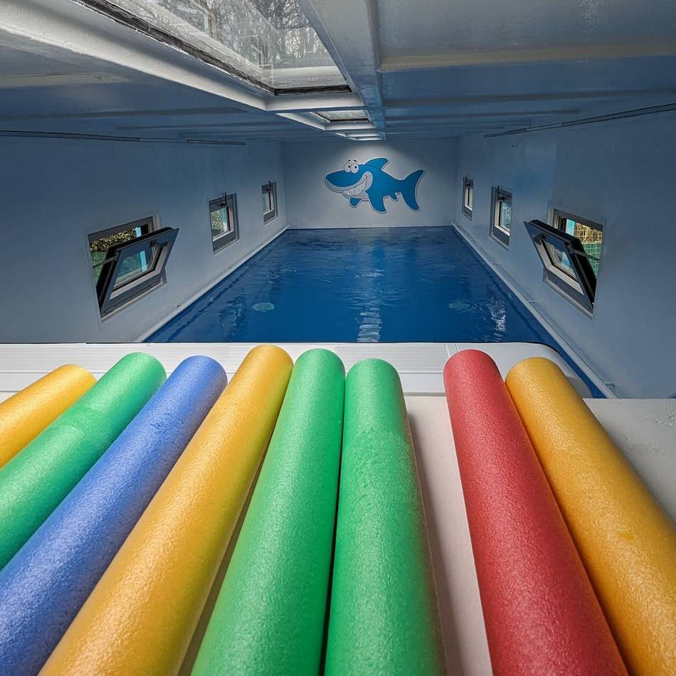 Debatte um Container im Kreis Kleve: Schwimmen lernen im Mini-Becken?