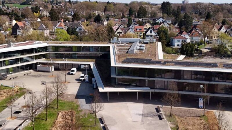 Vier Jahre nach der Flut in Leverkusen: Realschule feiert Rückkehr an Wiembachallee