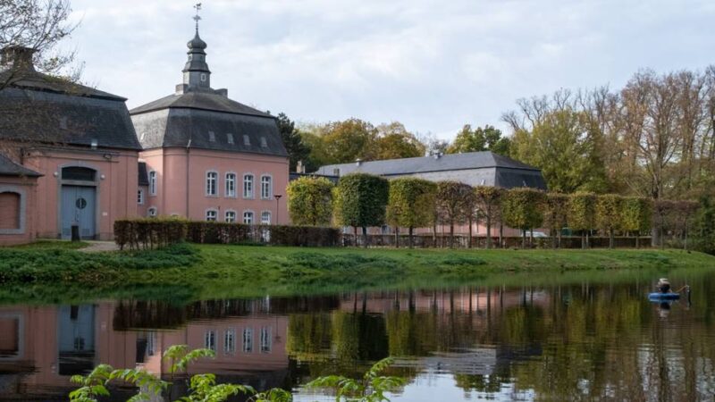 Schloss Wickrath in Mönchengladbach: Ein rosa Schloss mit wechselvoller Vergangenheit