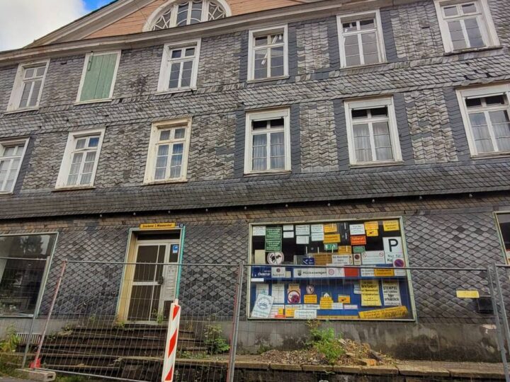 Verwahrlostes Haus in Hückeswagen: Abbruch-Antrag für Friedrichstraße 13