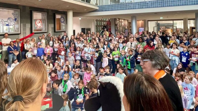 Hunderte Kinder feiern die Lust am Lesen