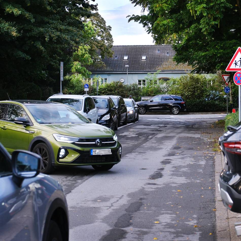 Bürger sollen im Ratinger Ausschuss reden: Debatte um neue Haltebucht in Süd