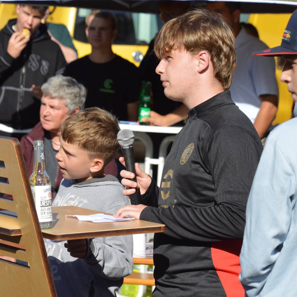 Kommiunalwahl in Hückeswagen: Jugendliche „grillen“ die Kandidaten