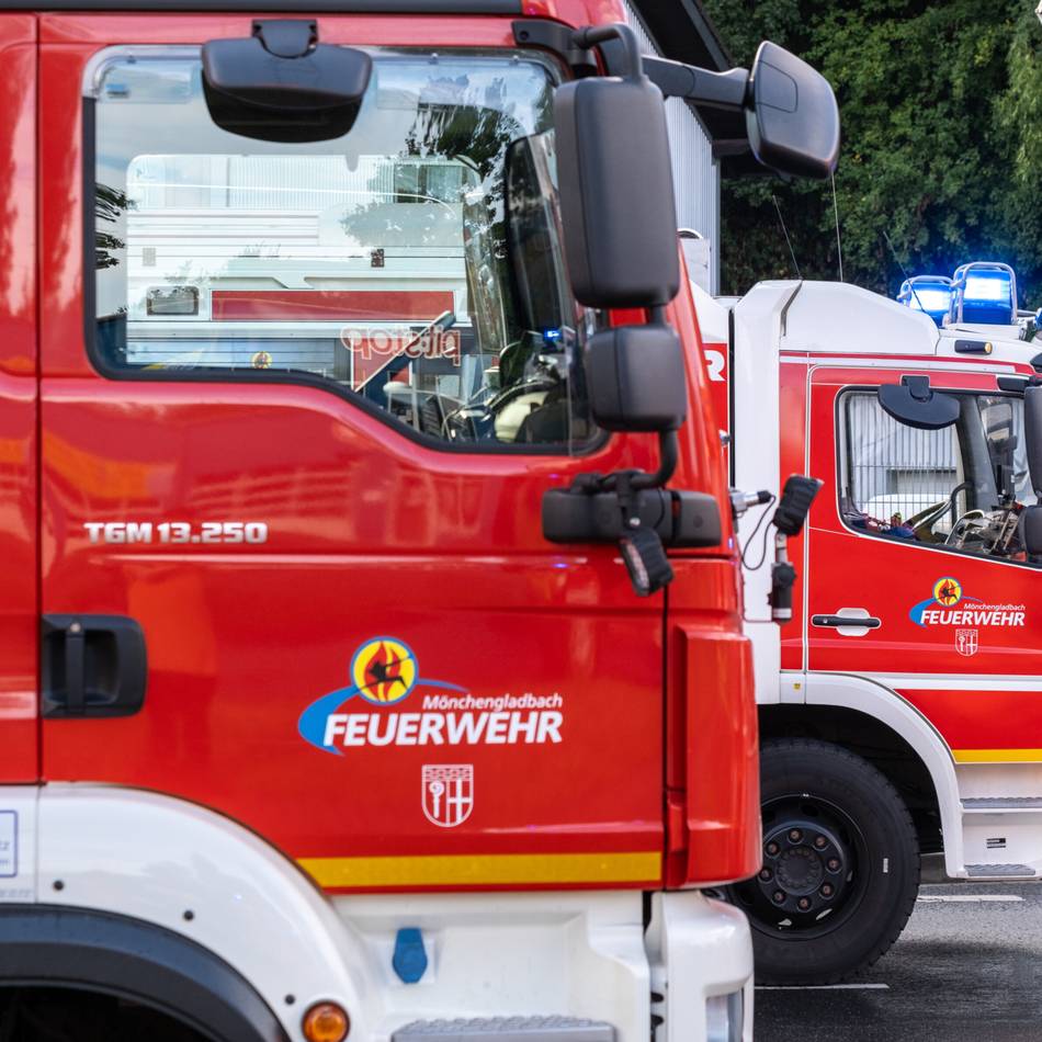 Einsatz in Mönchengladbach: Zwei Verletzte bei Unfall an der Mülforter Straße