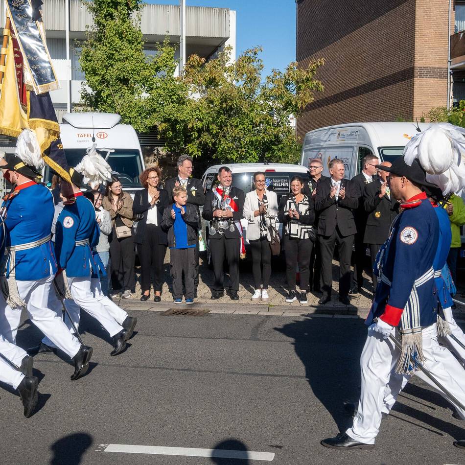 Schützenfest in Vorst: KfD-Frauen tanzen als Hofdamen für das Königspaar
