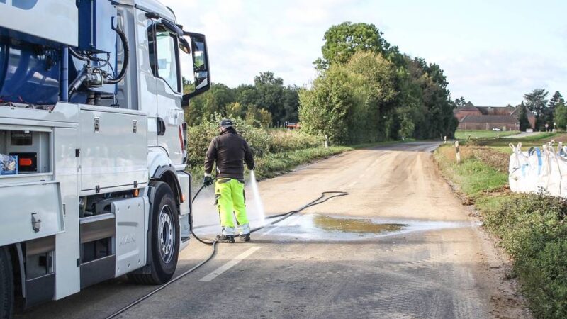 Fahrbahn voller Schlamm: Jetzt gibt’s Riesen-Sandsäcke für die Rübenstraße in Kapellen