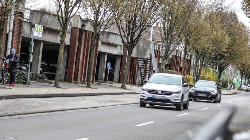 Mutmaßliches Heroin und offener Haftbefehl: Drogenkonsum am Grevenbroicher Bahnhof – zwei Männer festgenommen