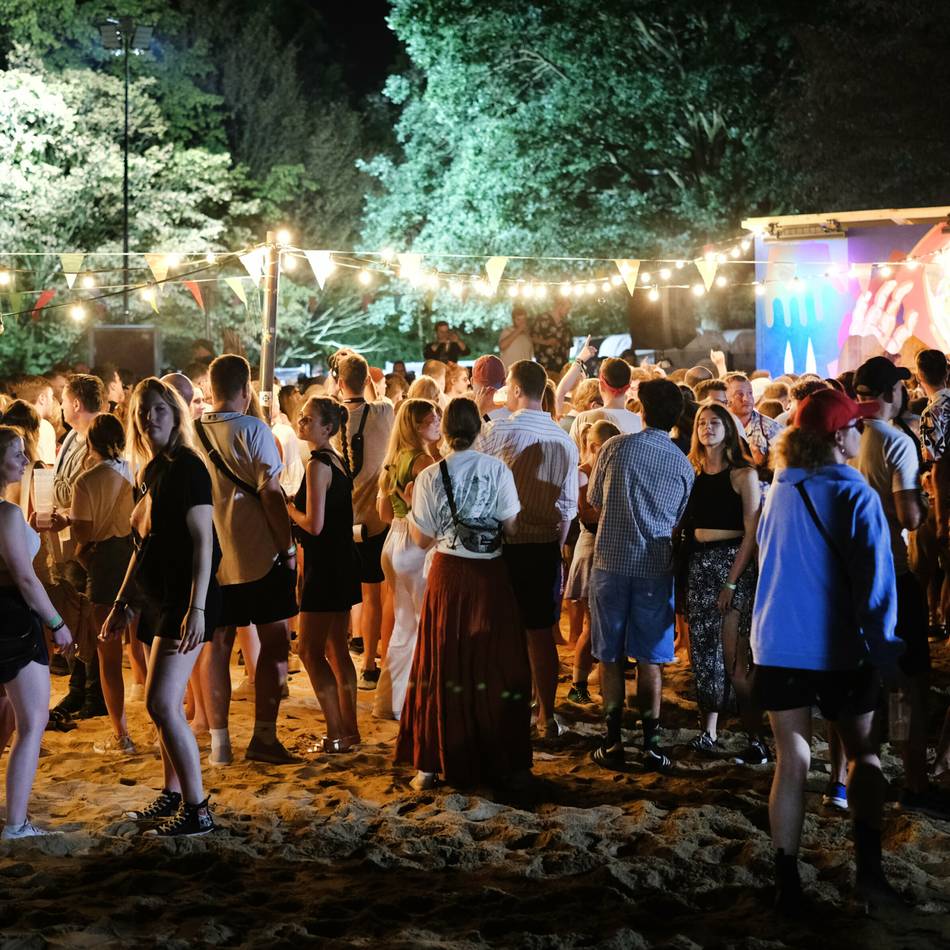 Polizei ermittelt: Wurden einer Frau bei Ratinger Festival K.O.-Tropfen verabreicht?