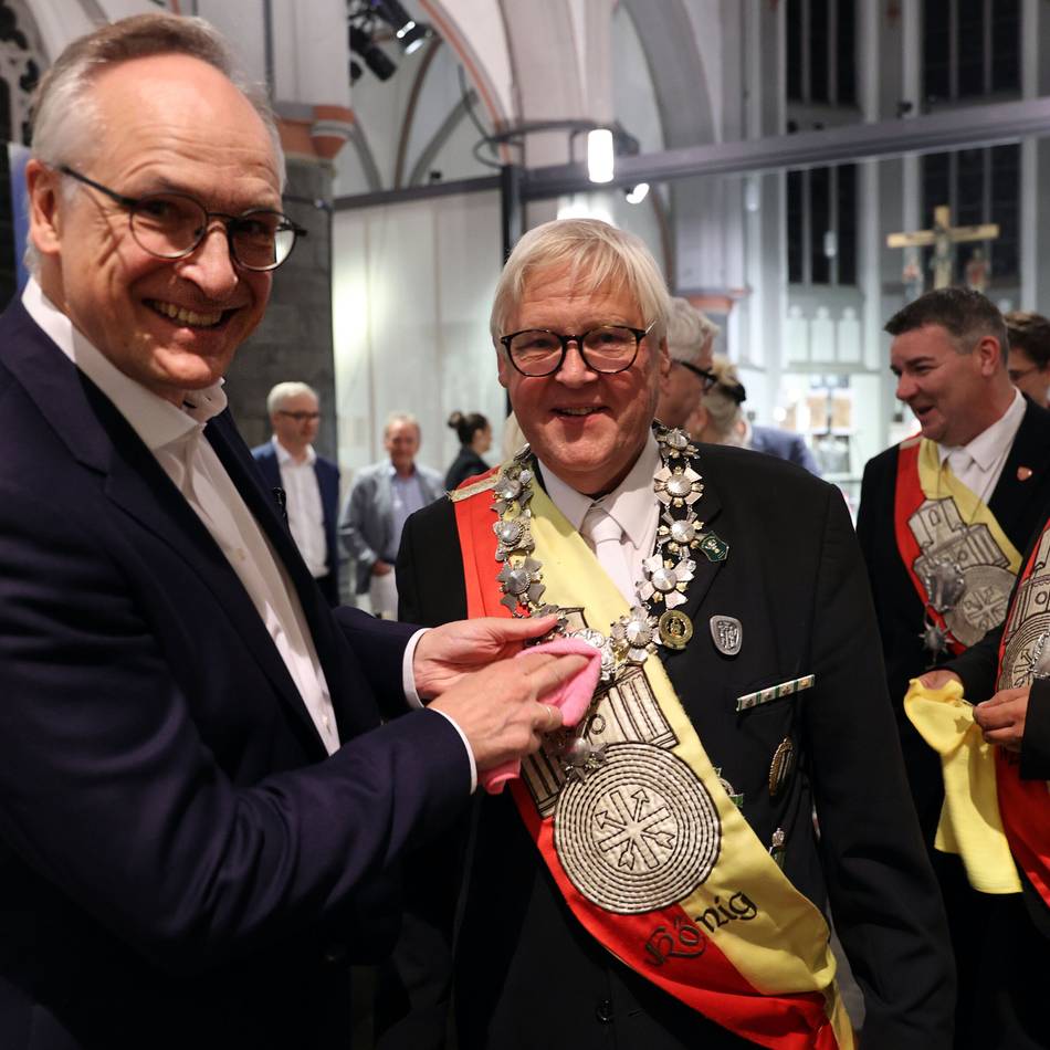 Brauchtum in Mönchengladbach: Jubeldiplom und glänzendes Silber – alles bereit für das Stadtschützenfest