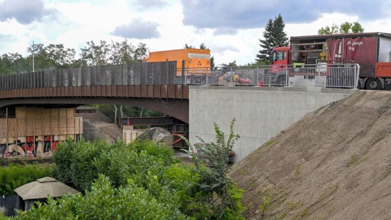 Verbindung zwischen Moers und Duisburg: Cölve-Brücke – Verkehr soll schon bald wieder rollen