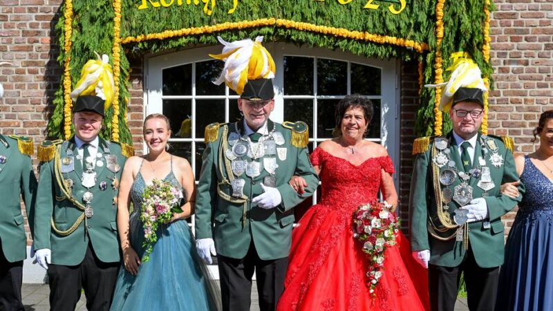 Ein Hoch auf den Thron: Pont feiert König Uli Neubert