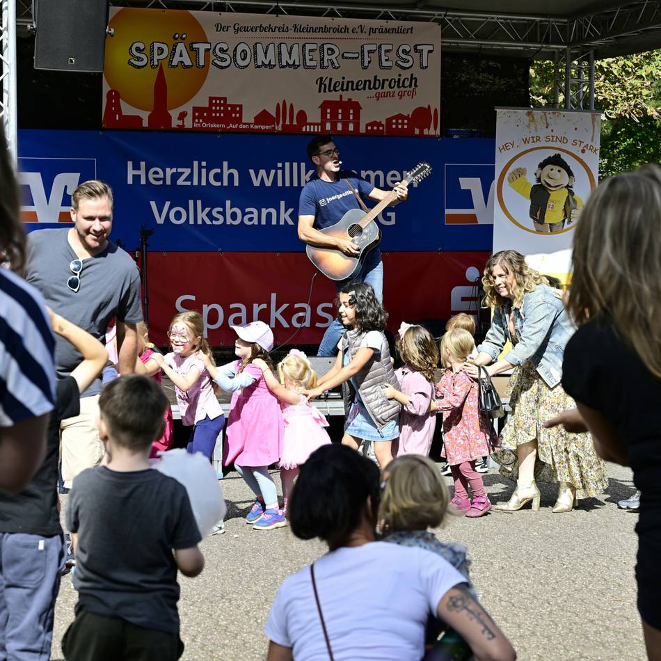 Feier unter freiem Himmel in Korschenbroich: Gewerbekreis Kleinenbroich lädt zum Spätsommerfest