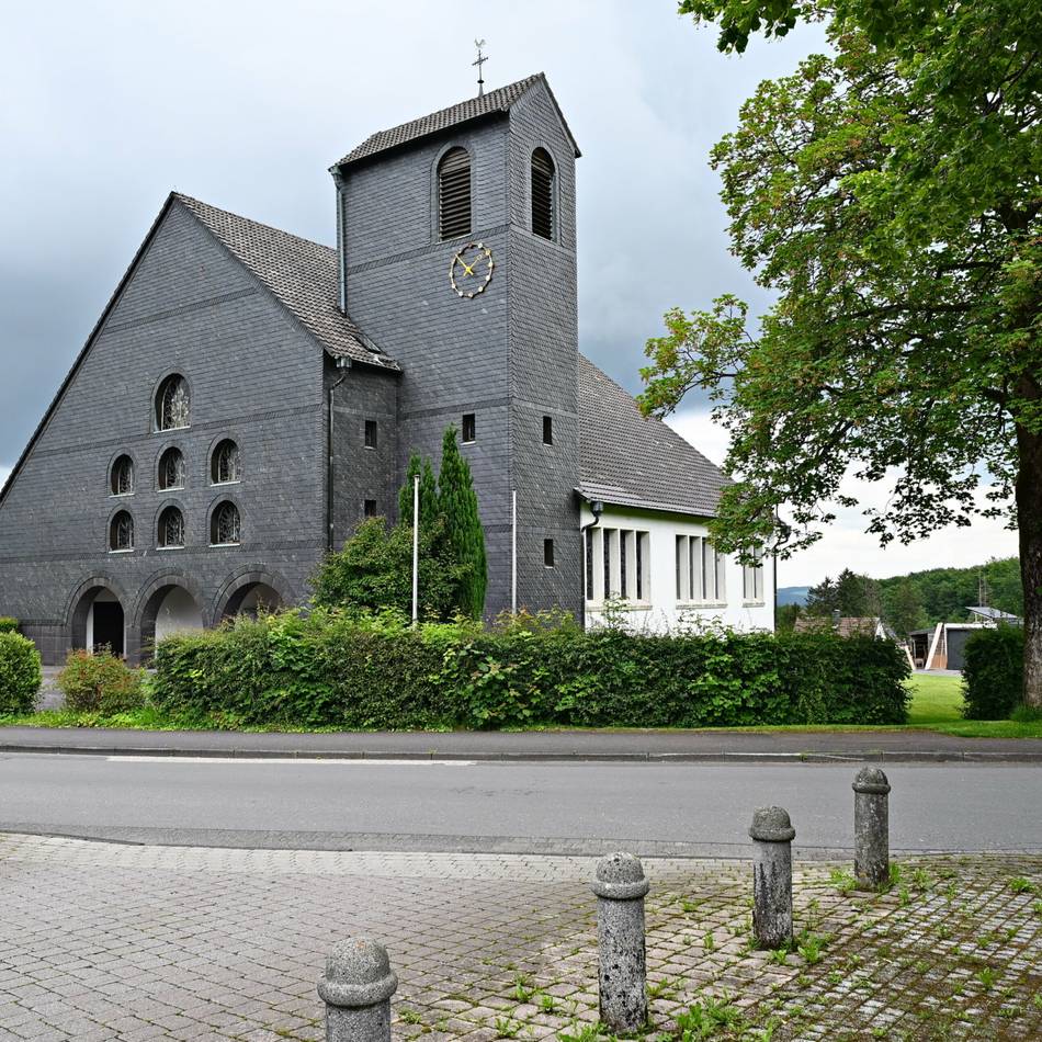 St. Apollinaris Wermelskirchen: Pfarrfest mit viel Musik und Kindertrödel
