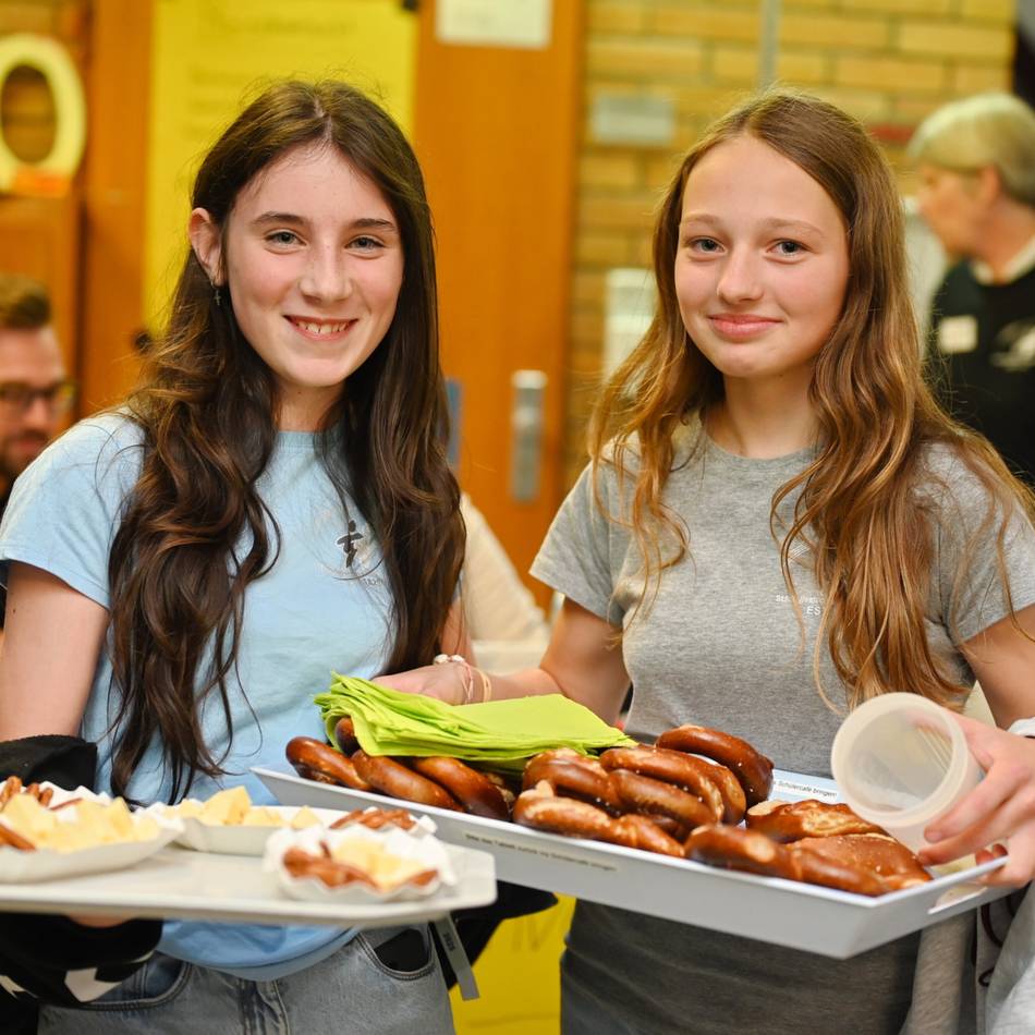 Herbstfest an der Realschule Hückeswagen:   Nach dem Festakt feiert die Realschule in ihr Jubiläumsschuljahr