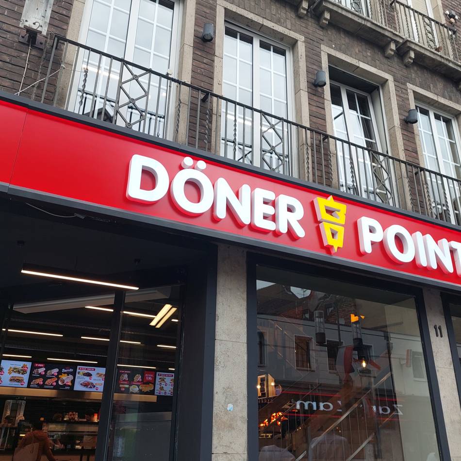 Geschmacktstest in Neuss: Neuer Dönerladen im ehemaligen McDonald’s eröffnet