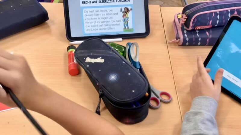 Schule in Mönchengladbach: „Dieses iPad gehört der Stadt Mönchengladbach“