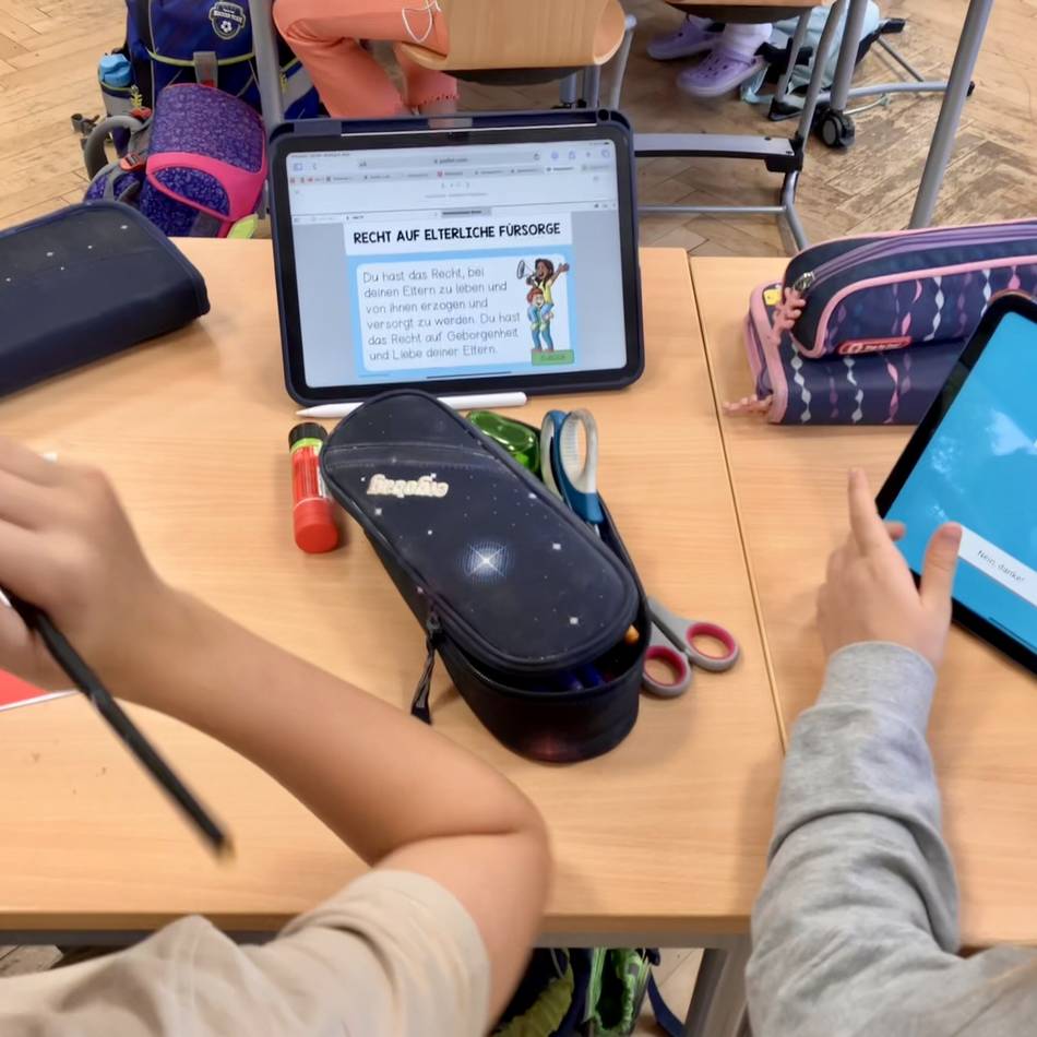 Schule in Mönchengladbach: „Dieses iPad gehört der Stadt Mönchengladbach“