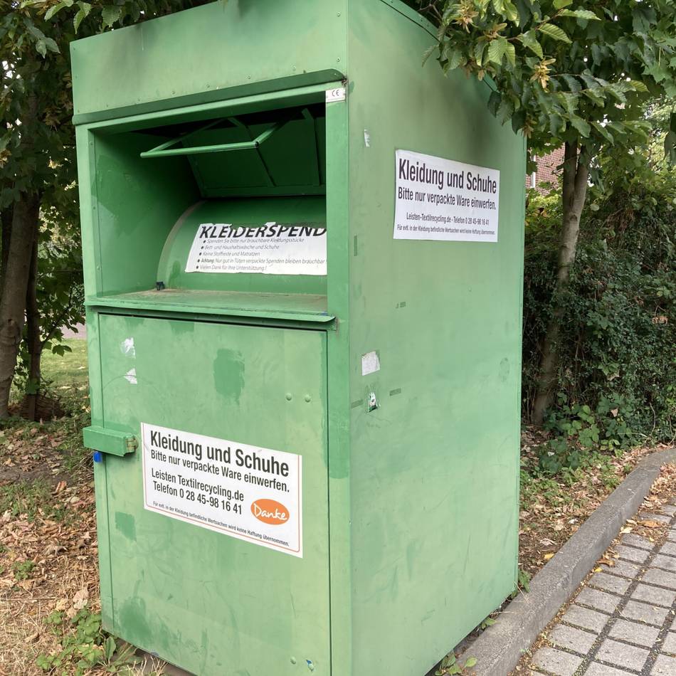 Second-Hand-Laden und Container: Wo Altkleider in Straelen entsorgt werden können