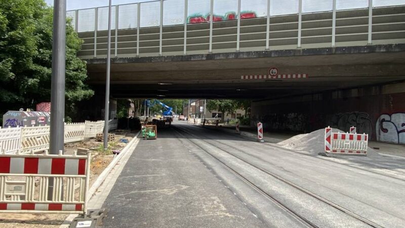 Ausbau der Infrastruktur in Krefeld: Minister übergibt Förderbescheid für 15 Millionen Euro an SWK
