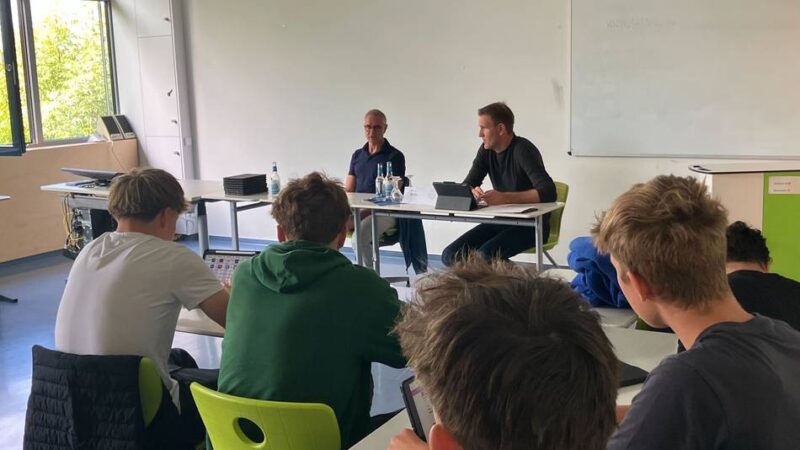 Worldcafé zur Kommunalwahl: Erkelenzer Schüler diskutieren mit Politikern – „Sie regen sich auf“